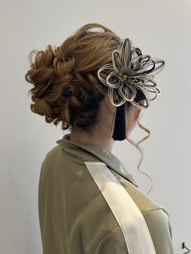 チーモ ハッピー ヘア メイク(CheeMo happy hair make) 成人式前撮りアップスタイル