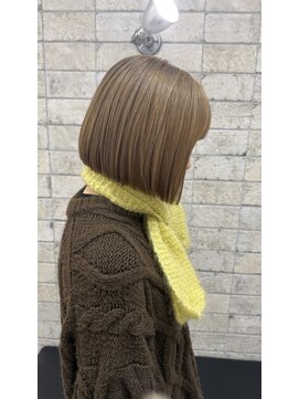 ベージュ　ボブ