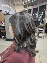 イリエヘア 川口(irier hair)&nbsp;ハイライトでロングに動きと立体感【薬師神】