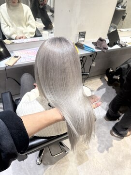 アルーシェ 新宿店(Alushe) ホワイトシルバー