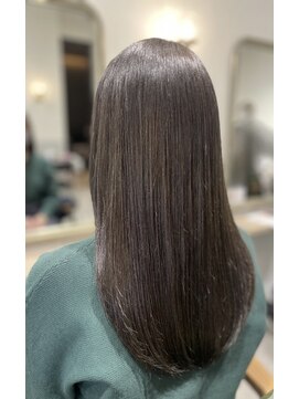 アンジー(Angee) 赤みを抑えて、柔らかく透明感のあるオリーブカラーの仕上がりに