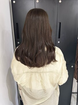 アトレ 梅田店(attrait) セミロングのグレージュ×透明感カラーで上品な印象に
