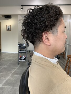 イズミ(izumi) 強めのパーマでお洒落に！