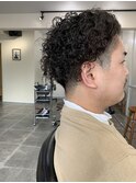 強めのパーマでお洒落に!