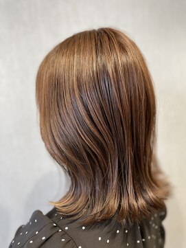 シャトン(chaton) ナチュラルベージュ/艶カラー/大人可愛い