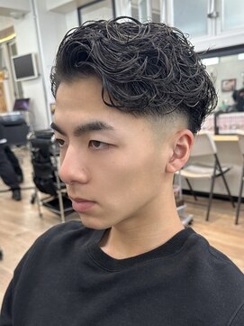 ウェイビーエフティフィフス 横浜西口(WAVEY ft.fifth) スペインカールラルフカール外国人風パーマフェードカット横浜