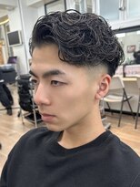 ウェイビーエフティフィフス 横浜西口(WAVEY ft.fifth) スペインカールラルフカール外国人風パーマフェードカット横浜