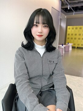 ジーナリア(Xena ria) 《袴田》くびれヘア/ミディアム/ダークグリーン