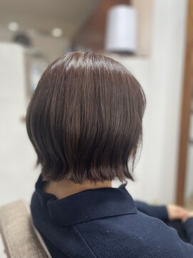 ソル(sol) 切りっぱなしショートボブ