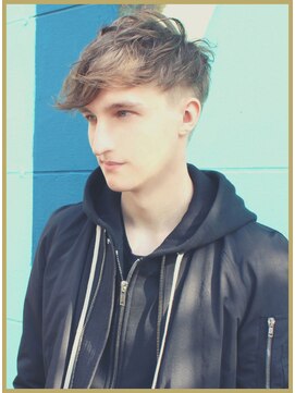 ジジバイワースホワイル(jiji by WORTH WHILE) アッシュブラックウルフマッシュパーマハイライト波巻きショート