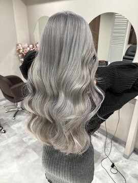 ミミー(mimiiy) シルバーカラー/梅田シルバー