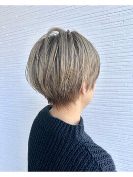 アパートメントヘアー 髪質改善ヘアカラー/ハイトーンショートレイヤー