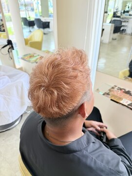 エマビビット 港店(EMA VIVID) ホワイトブロンド