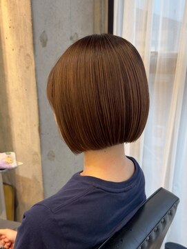 アコロン 吉祥寺(acoron.) 光に透ける艶ブラウンの上品ショートボブ【吉祥寺】