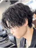 原宿縦落ちツイストスパイラルパーマ刈り上げセンターパート黒髪