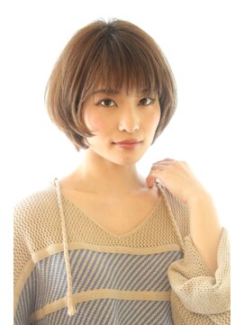 レウナ 外苑前(Reuna) 大人可愛いシルエットが綺麗に見えるショートボブ　３０代４０代