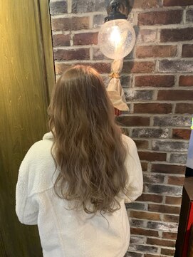 エイミー(Aimee) Aimee 町田 ハニーベージュ×ミックスロング