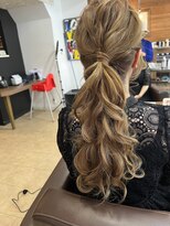 ラブリッシュ(LOVERICHE)&nbsp;シンプルなポニーテールが華やかスタイルに♪【延山styling】