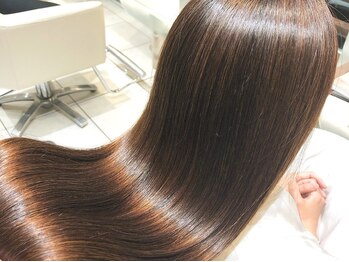 エムコーゾーヘアー(M KOZO hair)の写真/【人気！髪質改善ストレート】気になる髪の傷みも、ダメージレスで自然な艶サラストレートヘアに導きます！
