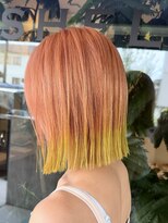 ジゼラ(GISELA)&nbsp;ペールオレンジ 裾カラー イエロー 切りっぱなしボブ 派手髪