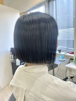 黒髪前下がりボブ