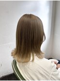ベージュ