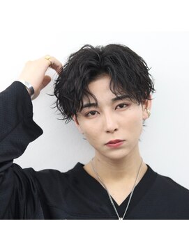 エデンバイトゥルークリエイション(EDEN by True Creation) 波巻きパーマ風センターパート