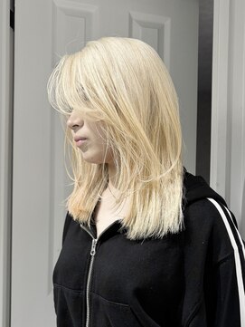 ゼスト 八王子店(ZEST) ミニボブレイヤー/ホワイトブロンド/【小林胡桃】