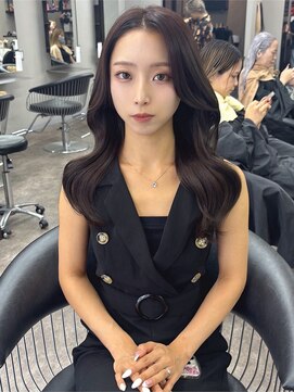 エミーバイモアムー(Emmie byMoremuu) 【青木淳】中韓ミックスくびれレイヤー