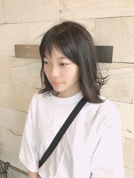 パレンテ(Parente) オイルとバター仕上げの外ハネスタイル