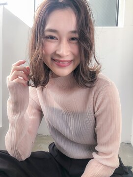 アコロン(acoron) 小顔_デザインカラー_厚めバング_ローライト_スリークボブ