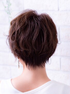 エルデ ナインズ ヘアー スタンド 川口店(elde 9's HAIR STAND) イメチェンフォギーベージュ耳かけ毛先パーマ厚めバング