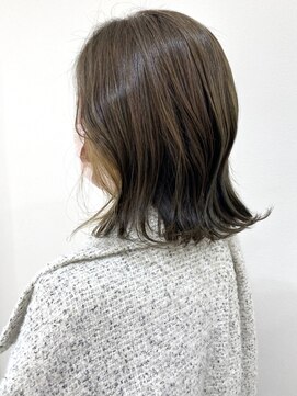 ヒビカ(HIBIKA) くびれ外ハネ×インナーカラー