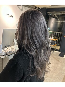 ツイッグ バイ ヤード(twig by YARD.) レイヤースタイル×グレーアッシュカラー