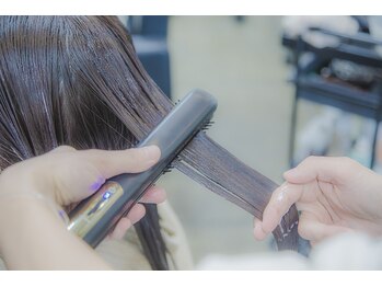 ページボーイ美容室の写真/【神楽坂駅4分/江戸川橋7分】髪に優しい薬剤を使用した丁寧な施術が自慢!お手入れの仕方も丁寧にお伝え♪