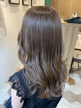 ムーン ティコブラーエ(moon tico brae) ７月(ミディアムヘア/グレージュカラー/シルキーベージュ)