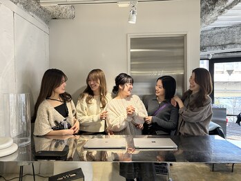 エイチ(811)の写真/女性ならではの繊細なセンスで丁寧なデザイン作り。理想のスタイルを一緒に作りましょう◎