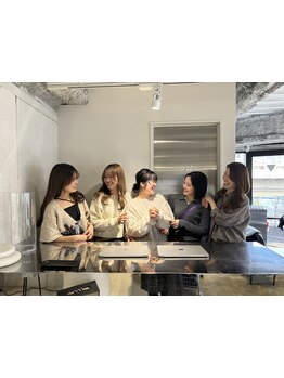 女性ならではの繊細なセンスで丁寧なデザイン作り。理想のスタイルを一緒に作りましょう◎