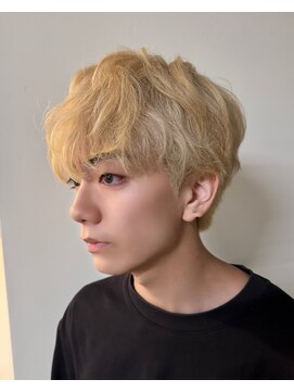 ノラ シブヤ(NORA) シャドウパーマ抜きっぱなしブロンドメンズカット刈り上げなし