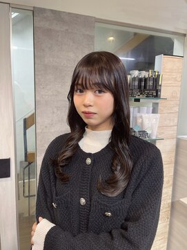 リジー(Litzy) ぷつっと、小顔に見せる顔周りCut×トレンド・似合わせカラー