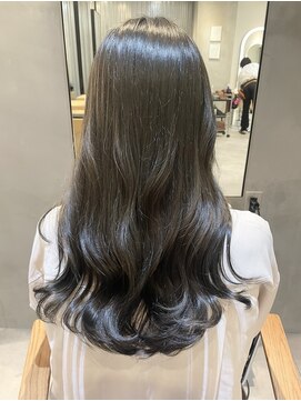 ジーナ 渋谷駅前(Zina) 大人かわいいカーキグレージュカラー