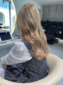 ロンドメリア 天神大名店(Lond Melia) ★斜めバングミディアムヘアグレージュカラーシルキーベージュ★