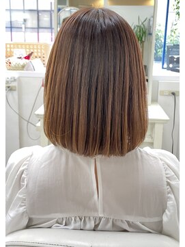 アルターシェリー(aL-ter che'rie) ベージュカラー×ボブ[暗めカラー/グランマッシュ]