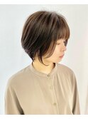 大人丸みショート　グレーベージュシアカラーショートヘア
