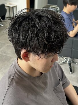 ヒュイル バイ ニアウ(Hwyl by Niau) メンズカットパーマシャドウパーマ波巻きスパイラルマッシュ