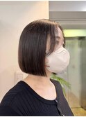 大人可愛いナチュラルな艶感切りっぱなしボブ