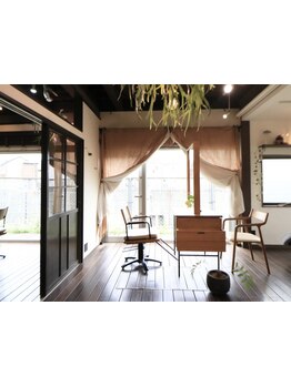 ご家族やご友人、ご夫婦などで一緒にご来店いただけるアットホームな一軒家のプライベートサロン≪PLUS縁≫