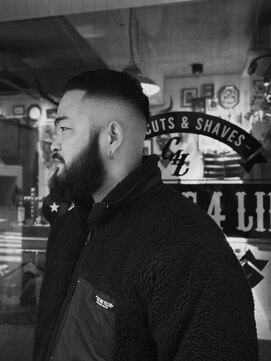 カムレイドフォーライフ(COMRADE 4 LIFE) 渋い男のクロップ　担当松尾