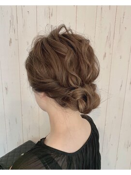 ラニ ヘアーアイラッシュ(lani hair eyelash) 結婚式パーティー×シニヨン