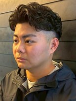 ディスイズバーバーセカンド(THIS IS BARBER 2nd)&nbsp;アップバング ニュアンスパーマ カジュアル スキンフェード